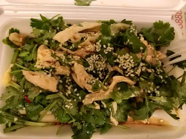 芫荽手撕雞腸粉