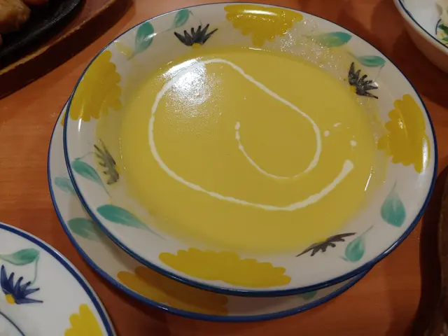 來個餐湯,今次呢個湯真係失哂水準,麻麻地,不過我同事反而係幾鐘意飲