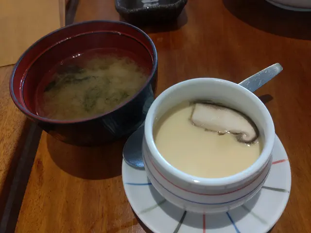 麵豉湯，蒸水蛋