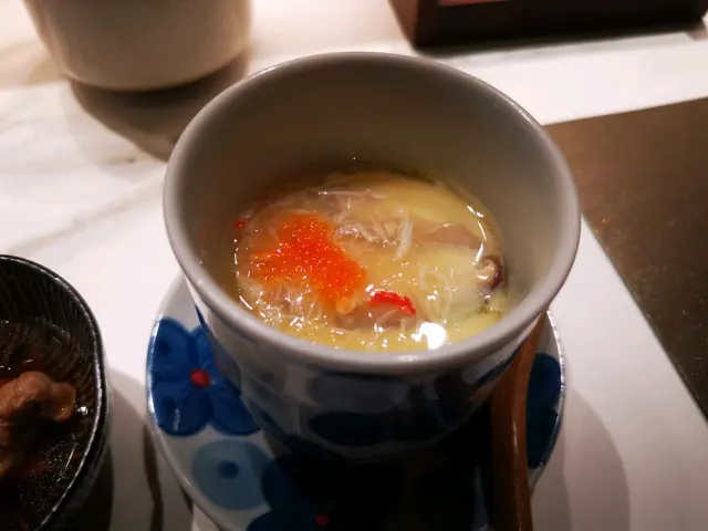 有蟹子金菇秀珍菇的蒸蛋，鮮甜幼滑