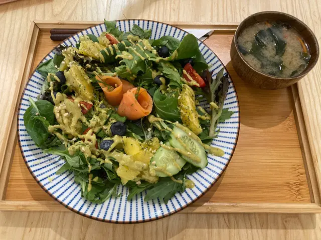 煙三魚開心果醬沙律