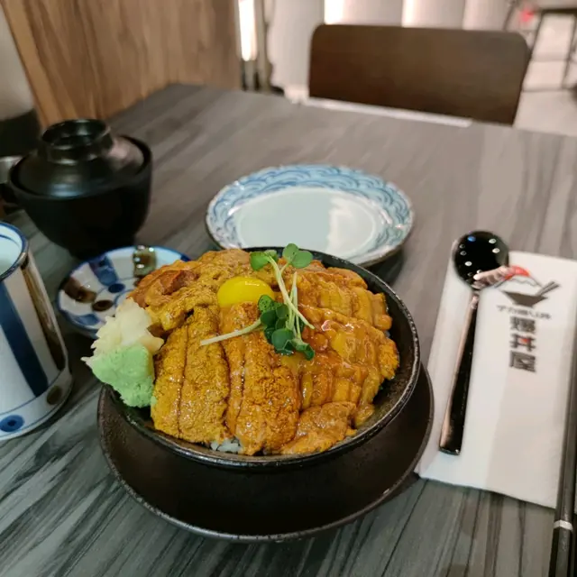 三色海膽盛丼