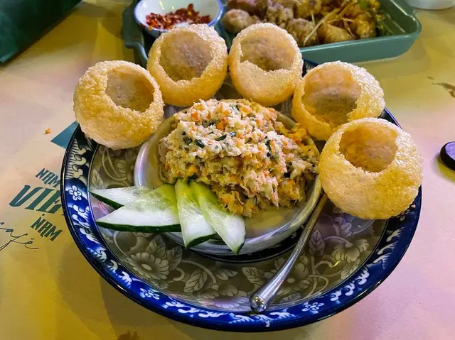 南越蟹肉醬配脆球餅