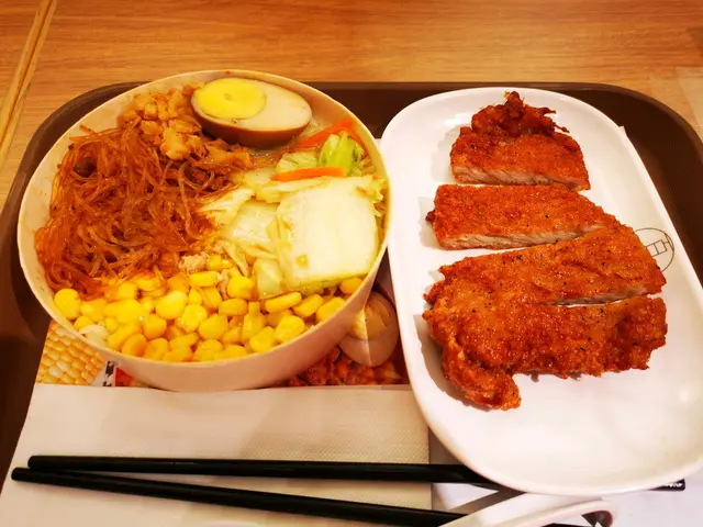 店家主打的豬扒便當