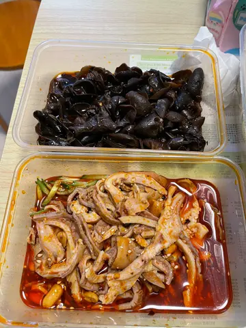红油黑木耳、麻辣肚丝