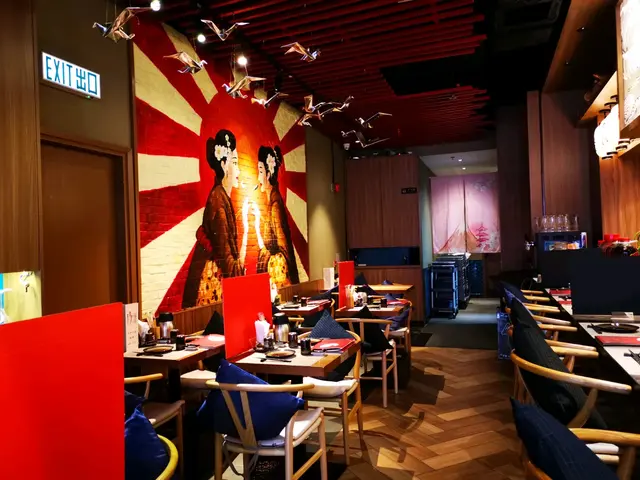 餐廳內部充滿日本特色,包括木的元素及日式的裝飾