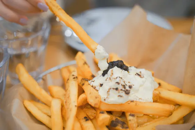 酸忌廉黑松露薯條