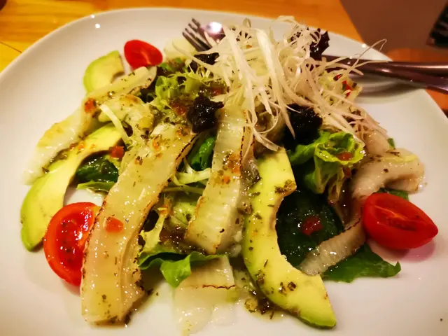 炙燒平目魚油脂味香,配合有黑松露的沙律很惹味