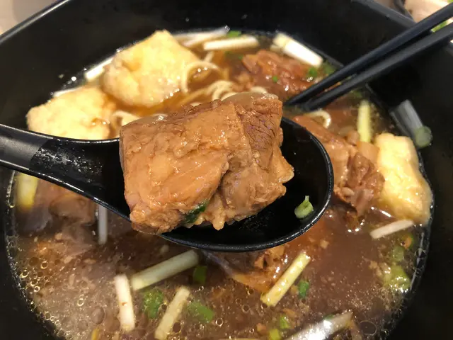 紅燒豬軟骨慶麵