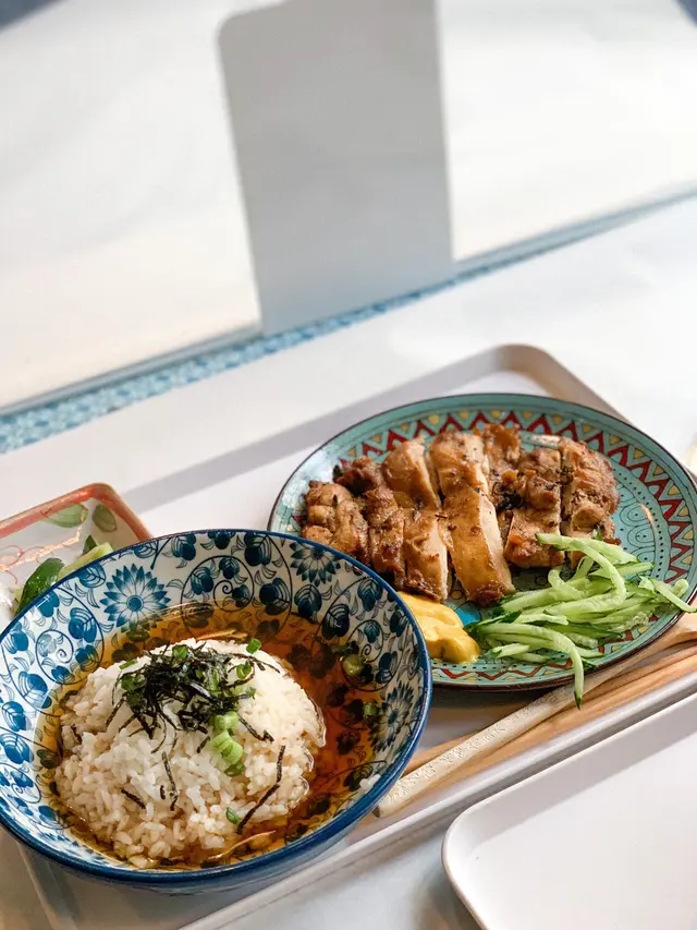 茶燻雞佐烏龍茶茶漬飯