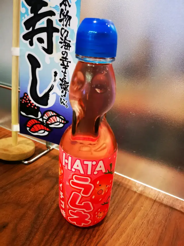 有微量草莓香,甜甜的汽水