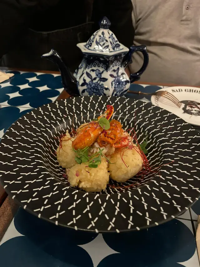 必點！濃郁既龍蝦湯配上脆米，口感豐富！