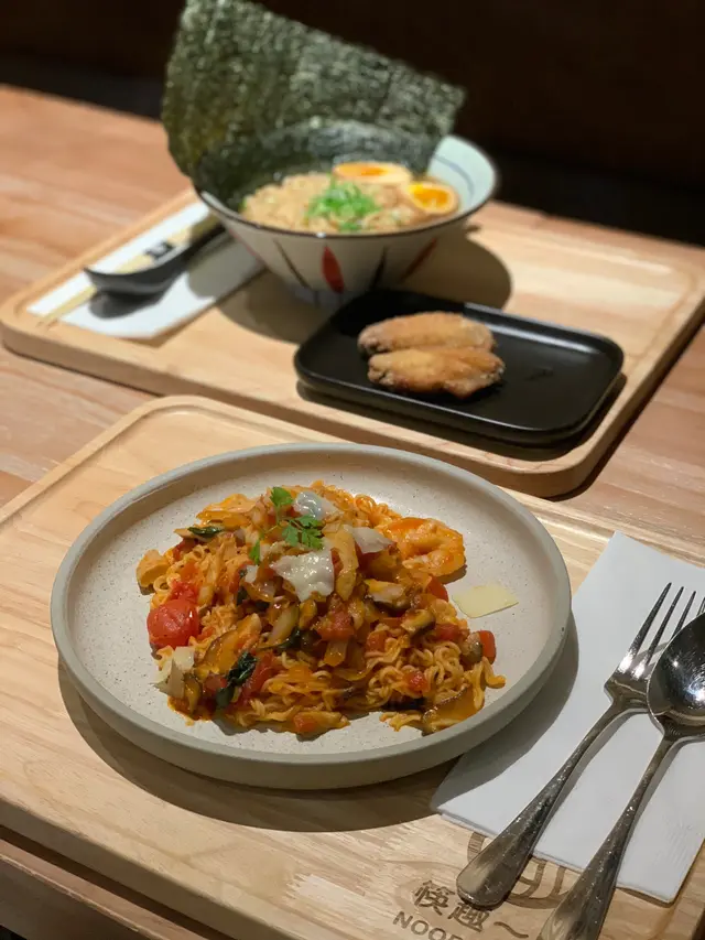 意式鮮海蝦炒即食麵 配 香草龍蝦蕃茄汁