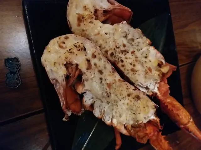 秘製芝士香焗原隻加拿大龍蝦