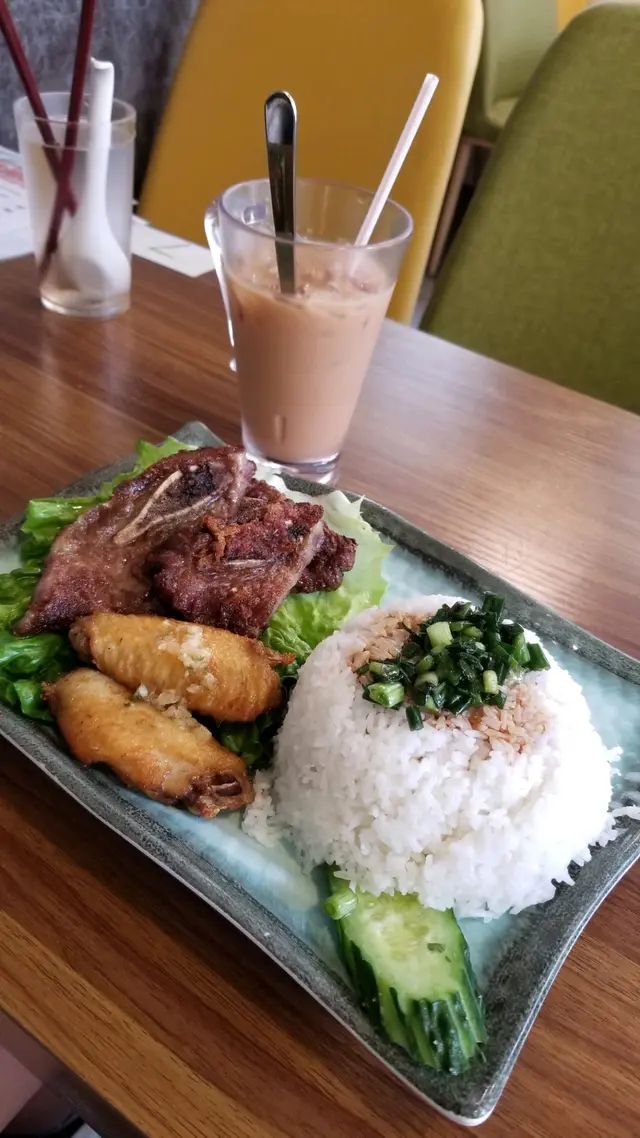 安格斯牛仔骨拼雞翼蔥油飯