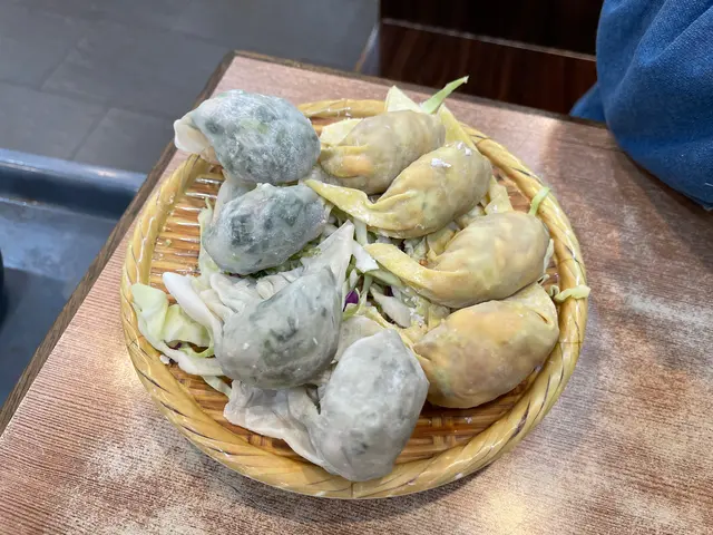 韭菜餃  拼    辣餃