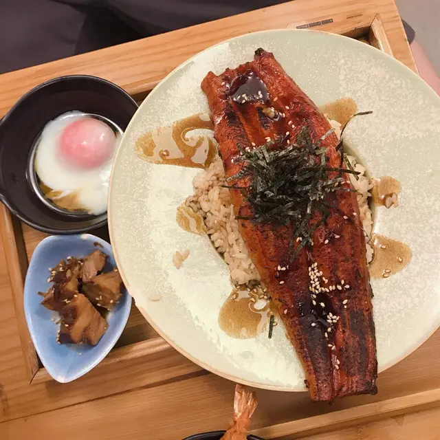 蒲燒鰻魚丼