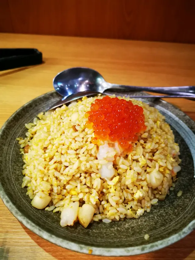 用海膽炒的,內含蝦肉及鮮貝,配合正文魚籽,豐富美味