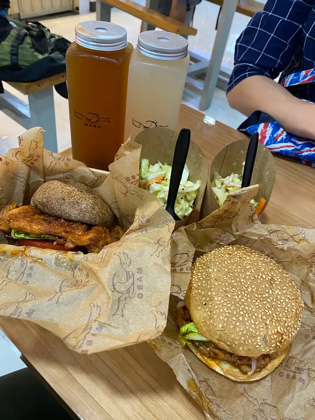 白桃烏龍冷泡茶，蘋果乳酸特飲，酸椰菜沙律