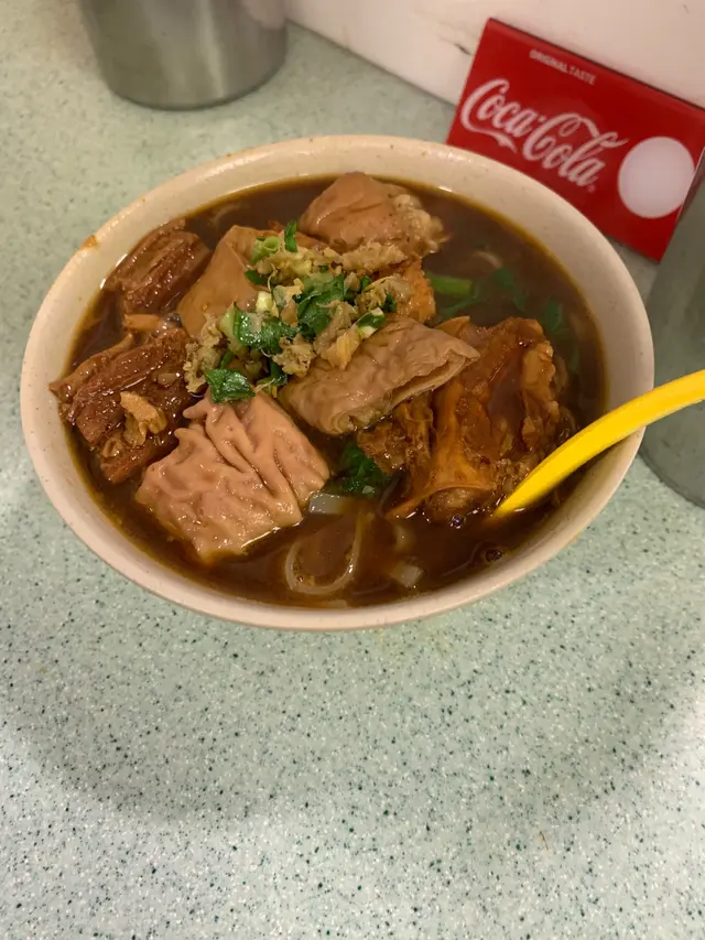 豬腸  牛腩  河粉  