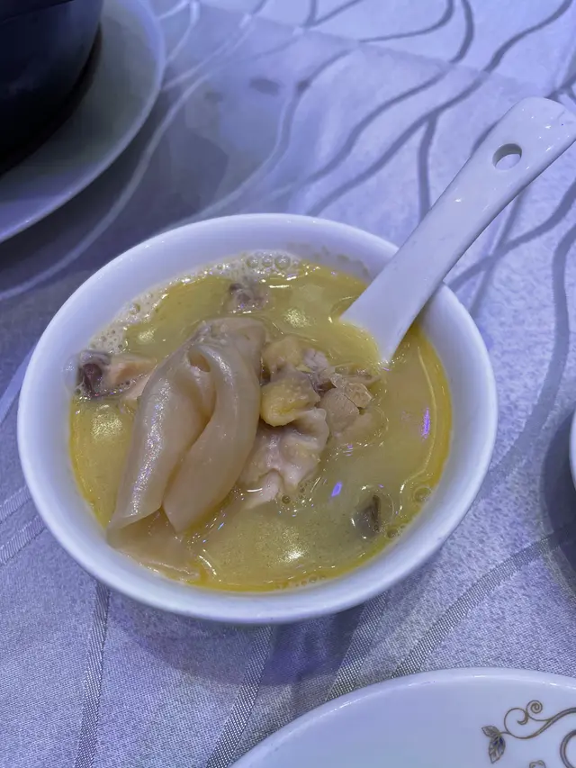 濃湯清遠雞泡花膠扒