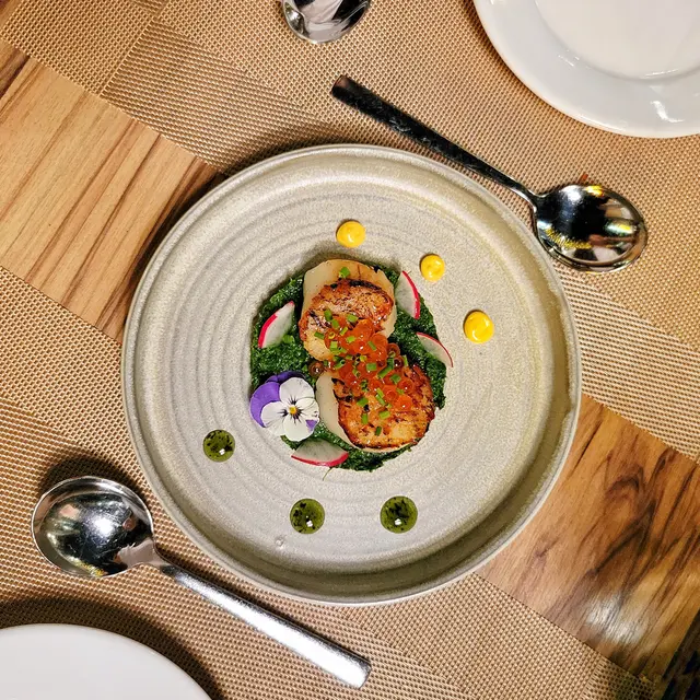 煎北海道帶子配菠菜蓉