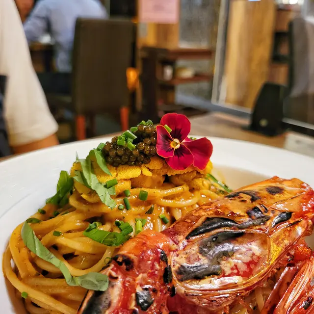 西班牙紅蝦及海膽意粉配魚子醬