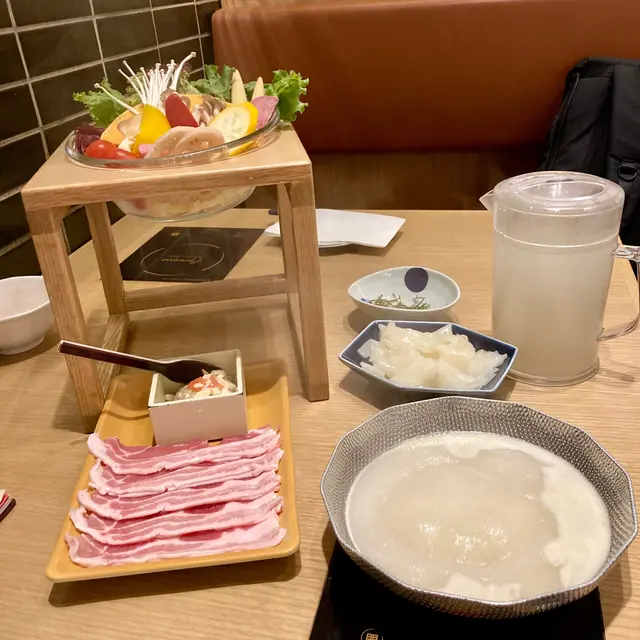 骨膠原湯➕明太子芝士免治肉➕豚腩肉 ➕蔬菜盛盒➕日本羽衣麵