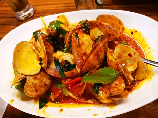 有濕炒感覺,大蜆比份量多,鮮甜又沒有沙