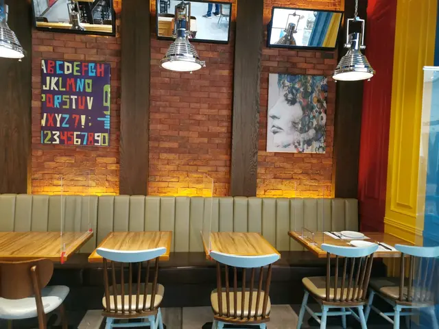 內裏座位舒適,明亮寬敞