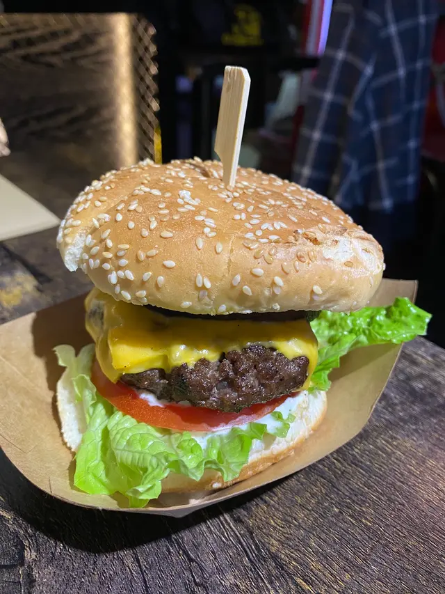 黑松露醬大啡菇手打牛漢堡