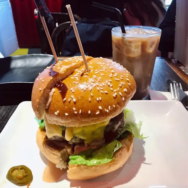 比想像中無咁重口味/惹味,但個漢堡扒真係好出色,超級 juicy 兼好有牛味