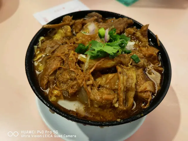 咖哩牛筋腩伊麵