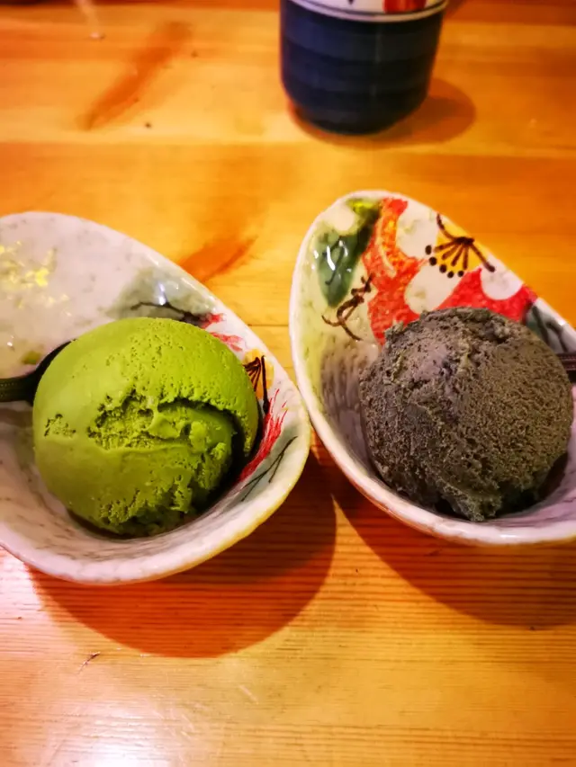 芝麻味或綠茶味雪糕,香濃軟滑