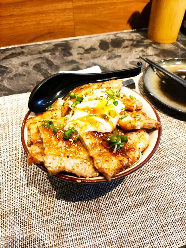 鹿兒島黑豚溫泉蛋丼