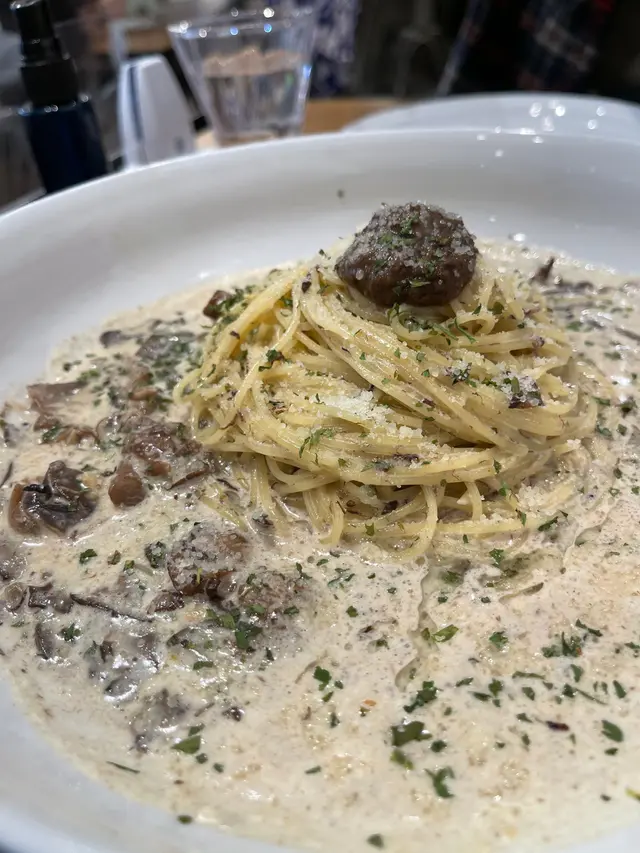 黑松露忌廉意粉