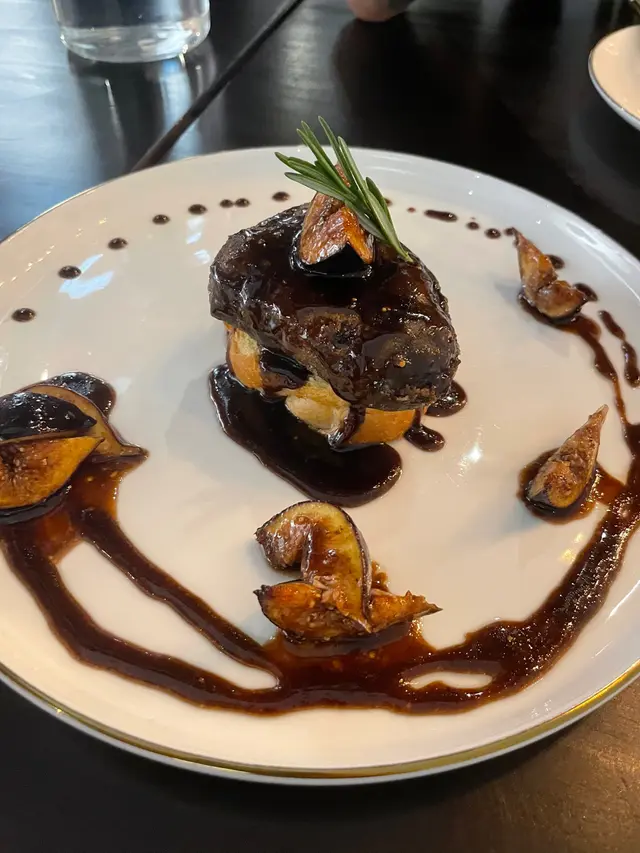 香煎鵝肝配黑醋無花果