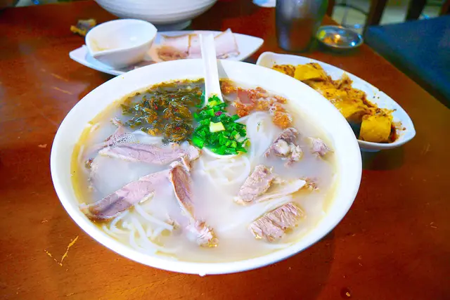 牛羊雙拼酸辣米線