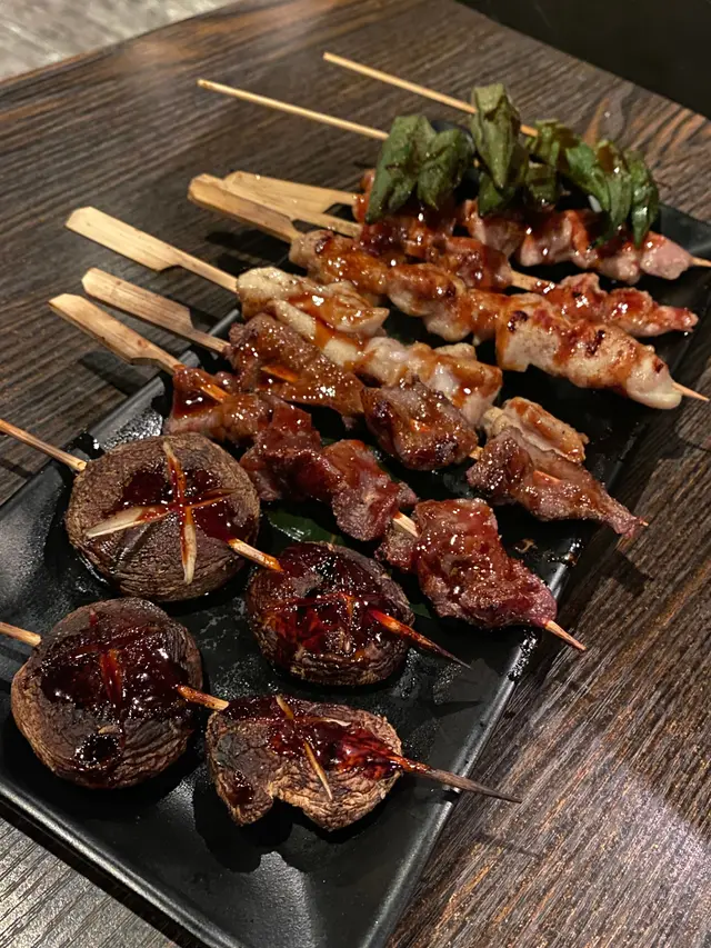 串燒拼盤 (冬菇、豬柳肉、雞柳、牛西冷及秋葵各2串)