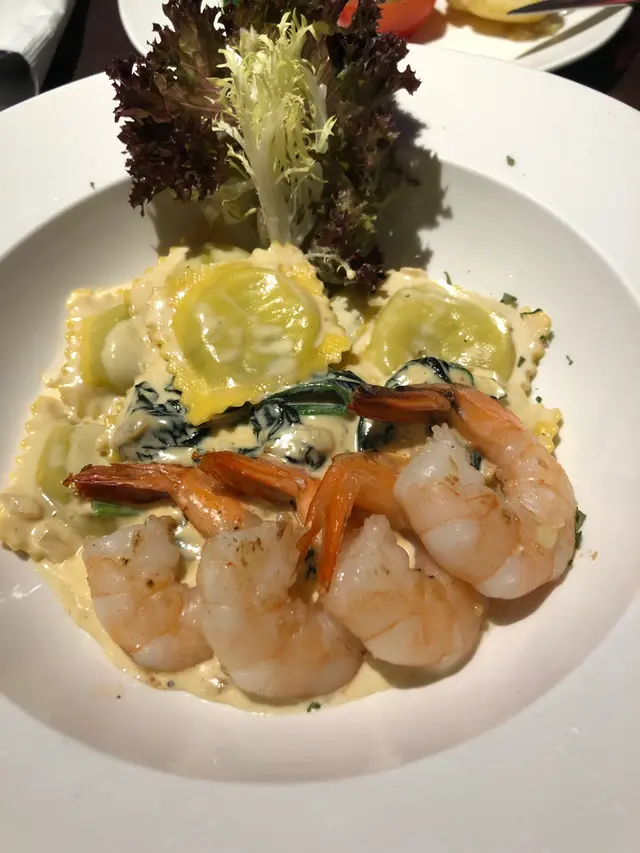 香煎海蝦配芝士菠菜雲吞