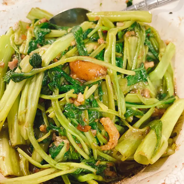 呢煲啫啫菜熱辣辣，勁香勁野味！