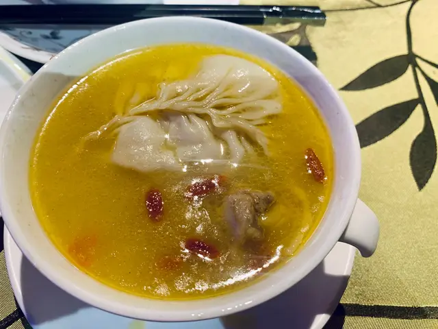 胡椒濃雞湯灌湯餃