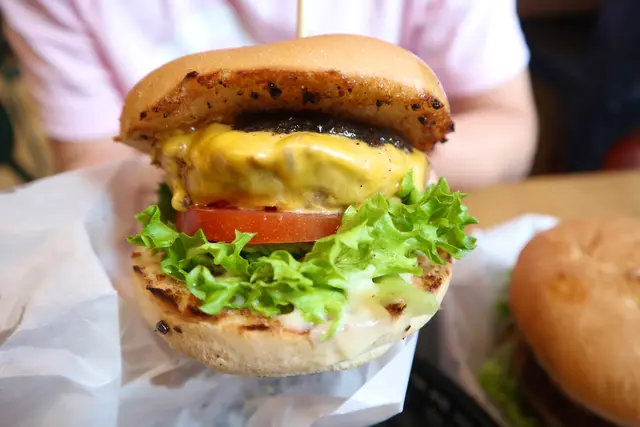 黑松露芝士牛堡