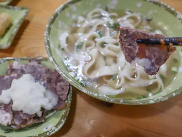 蒜泥牛展刀削麵