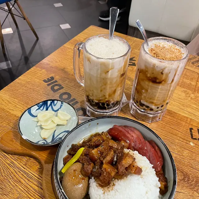 台式腸仔蛋滷肉飯