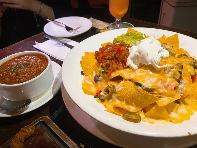 Nachos with chili beef