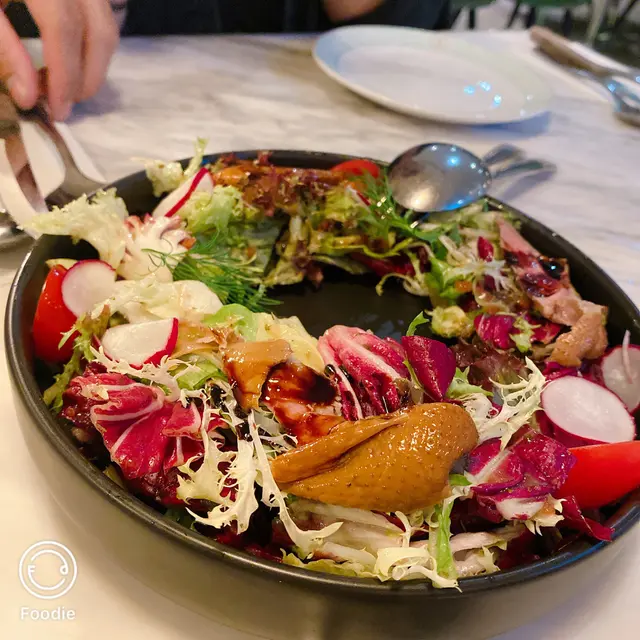 苿莉花茶香煙燻乳鴿田園沙律