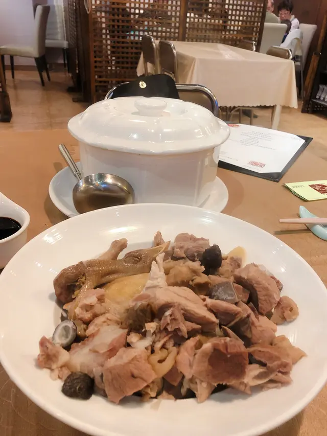 原鼎海椰皇仔燉鷓鴣黑毛豚肉湯