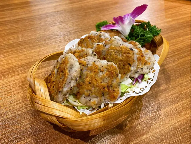 香煎黑松露手打蓮藕墨魚餅