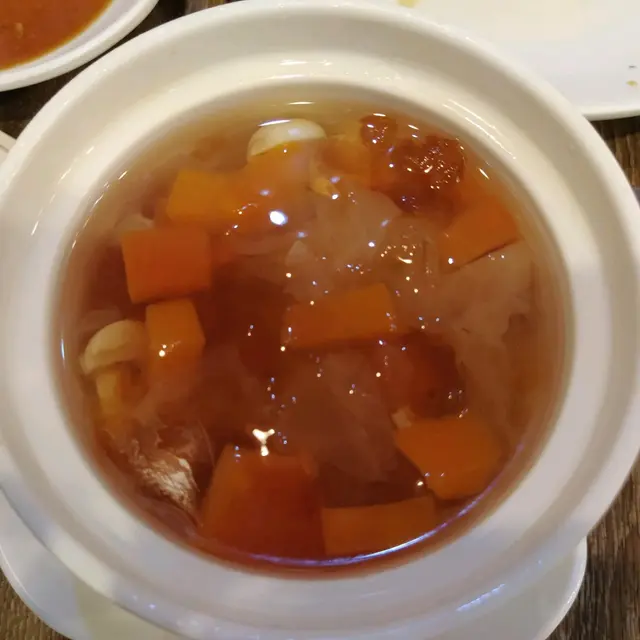 冰糖雪耳木瓜燉桃膠